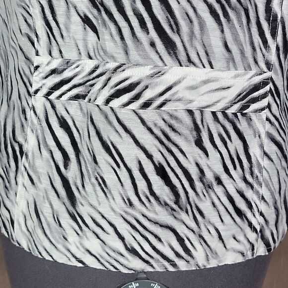 CHICO'S Zebra Print Lightweight Jacket Size 1/Medium - Picture 8 of 10